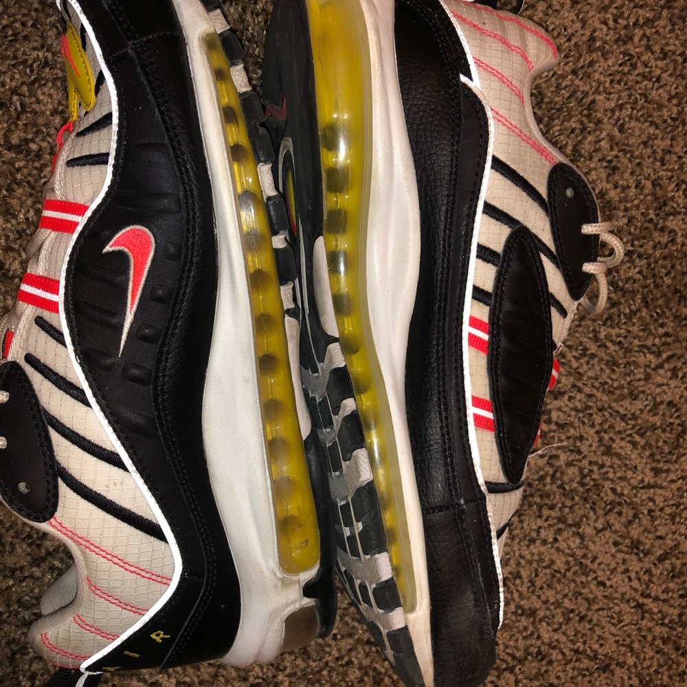 Nike air max decent condition.